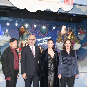 Franck Banchet, Paolo De Cesare (Président-directeur général de Printemps)e, Laetitia Casta, ambassadrice de la Maison Boucheron (elle porte le collier Rosée, nouvelle collection Haute Joaillerie Nature Triomphante, en or blanc et diamants avec diamant coussin de 10,08 carats) et Hélène Poulit-Duquesne (Présidente-directrice générale de Boucheron) - Inauguration des vitrines de Noël du Printemps Haussmann à Paris le 8 novembre 2018. © Coadic Guirec/Bestimage