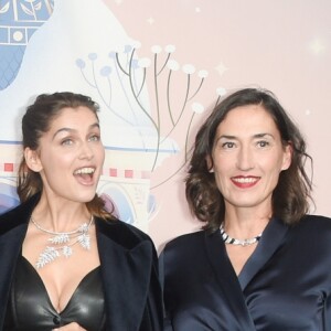 Franck Banchet, Paolo De Cesare (Président-directeur général de Printemps), Laetitia Casta, ambassadrice de la Maison Boucheron (elle porte le collier Rosée, nouvelle collection Haute Joaillerie Nature Triomphante, en or blanc et diamants avec diamant coussin de 10,08 carats) et Hélène Poulit-Duquesne (Présidente-directrice générale de Boucheron) - Inauguration des vitrines de Noël du Printemps Haussmann à Paris le 8 novembre 2018. © Coadic Guirec/Bestimage