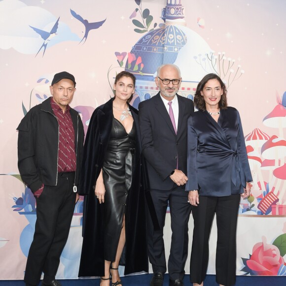 Franck Banchet, Laetitia Casta, ambassadrice de la Maison Boucheron (elle porte le collier Rosée, nouvelle collection Haute Joaillerie Nature Triomphante, en or blanc et diamants avec diamant coussin de 10,08 carats), Paolo De Cesare (Président-directeur général de Printemps) et Hélène Poulit-Duquesne (Présidente-directrice générale de Boucheron) - Inauguration des vitrines de Noël du Printemps Haussmann à Paris le 8 novembre 2018. © Coadic Guirec/Bestimage