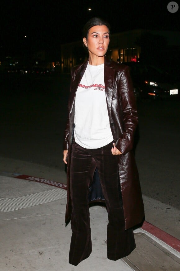 Kourtney Kardashian arrive au restaurant "Crossboards" Los Angeles, le 7 novembre 2018.