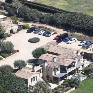 Exclusif - Vues aériennes de la maison de Lady Gaga à Malibu actuellement menacée par l'immense feu de forêt de Woolsey à Malibu le 9 novembre 2018.  Exclusive - Germany call for price - Aerial views of Lady Gaga's coastal Malibu home that is in harms way of the Woolsey Fires that is currently burning thousands of acres of land and homes in it's way in November 9, 2018.09/11/2018 - Malibu