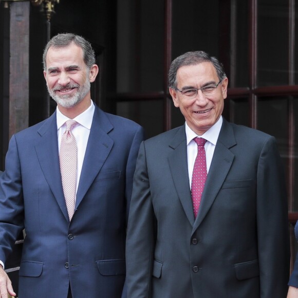 Le roi Felipe VI et la reine Letizia d'Espagne ont été accueillis au Pérou lors de leur visite officielle par le président du Pérou Martin Alberto Vizcarra et sa femme Maribel Diaz Cabello à Lima le 12 novembre 2018.