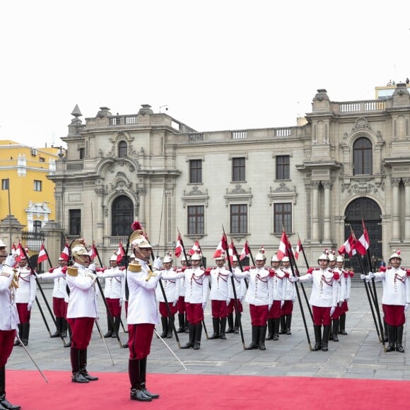 Le roi Felipe VI et la reine Letizia d'Espagne ont été accueillis au Pérou lors de leur visite officielle par le président du Pérou Martin Alberto Vizcarra et sa femme Maribel Diaz Cabello à Lima le 12 novembre 2018.