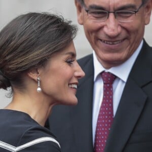 Le roi Felipe VI et la reine Letizia d'Espagne ont été accueillis au Pérou lors de leur visite officielle par le président du Pérou Martin Alberto Vizcarra et sa femme Maribel Diaz Cabello à Lima le 12 novembre 2018.