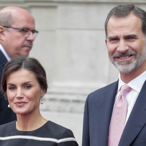 Le roi Felipe VI et la reine Letizia d'Espagne ont été accueillis au Pérou lors de leur visite officielle par le président du Pérou Martin Alberto Vizcarra et sa femme Maribel Diaz Cabello à Lima le 12 novembre 2018.