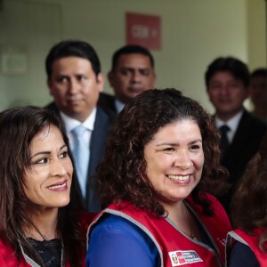 La reine Letizia visite le Centre d'urgence pour les femmes à l'occasion de sa visite officielle à Lima au Pérou le 13 novembre 2018.