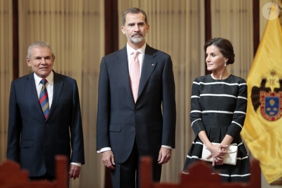 Le roi Felipe VI et la reine Letizia Ortiz rencontrent le maire de Lima Castañeda Lossio au Perou le 12 novembre 2018.