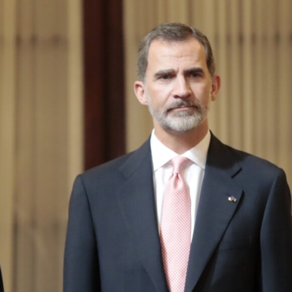 Le roi Felipe VI et la reine Letizia Ortiz rencontrent le maire de Lima Castañeda Lossio au Perou le 12 novembre 2018.