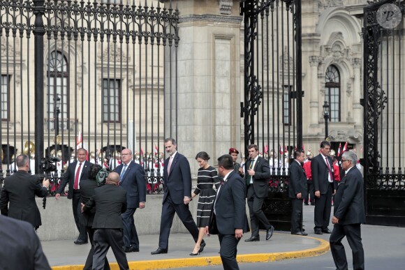 Le roi Felipe VI et la reine Letizia d'Espagne à l'Hôtel de Ville de Lima au Pérou le 12 novembre 2018.