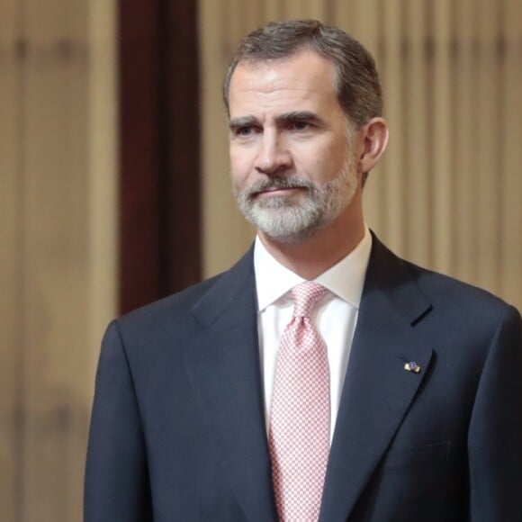 Le roi Felipe VI et la reine Letizia d'Espagne ont rencontré le maire de Lima Castañeda Lossio au Pérou le 12 novembre 2018, qui leur a remis les clés de la ville.