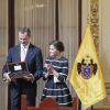 Le roi Felipe VI et la reine Letizia d'Espagne ont rencontré le maire de Lima Castañeda Lossio au Pérou le 12 novembre 2018, qui leur a remis les clés de la ville.