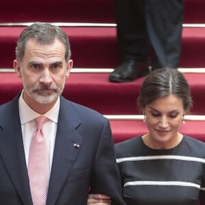 Le roi Felipe VI et la reine Letizia d'Espagne ont rencontré le maire de Lima Castañeda Lossio au Pérou le 12 novembre 2018, qui leur a remis les clés de la ville.