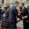 Le roi Felipe VI et la reine Letizia d'Espagne ont été accueillis au palais du gouvernement du Pérou par le président Martin Alberto Vizcarra et sa femme Maribel Diaz Cabello à Lima le 12 novembre 2018.