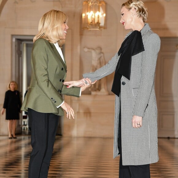 Brigitte Macron et la princesse Charlene de Monaco lors du déjeuner des conjoints de chefs d'Etat et de gouvernement au château de Versailles le 11 novembre 2018 en marge des commémorations du centenaire de l'armistice de la Première Guerre mondiale. © Pierre Perusseau / Bestimage