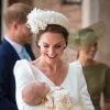 Kate Catherine Middleton, duchesse de Cambridge et son fils, le prince Louis - La famille royale d'Angleterre lors du baptême du prince Louis en la chapelle St James à Londres. Le 9 juillet 2018
