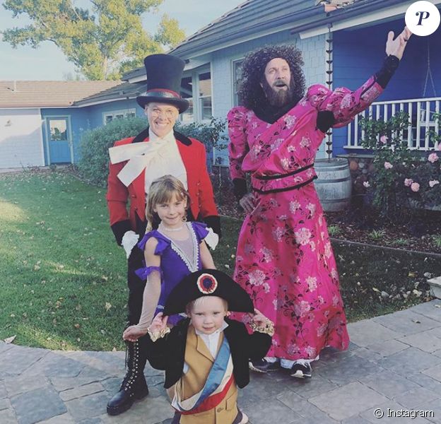 Pink, Carey Hart et leurs enfants Willow et Jameson, tous déguisés pour Halloween. Photo puliée le 1er novembre 2018.