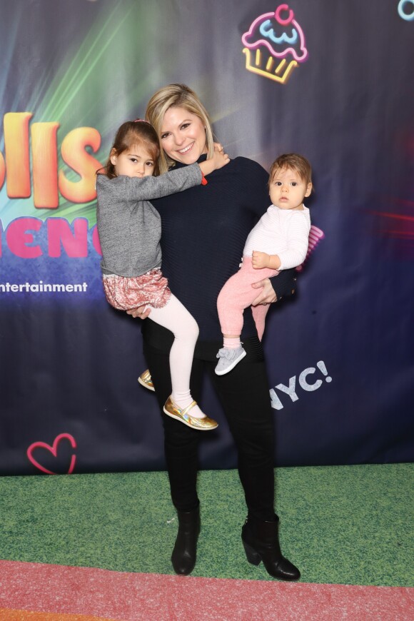 Kate Bolduan et ses filles Cecelia et Delphine assistent à l'inauguration de DreamWork Trolls The Experience à New York. Le 14 novembre 2018.
