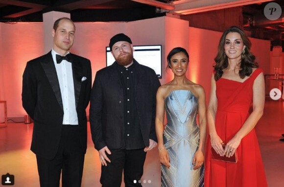 Kate Middleton avec le prince William et le chanteur Tom Walker au dîner de la Royal Foundation organisé le 15 novembre 2018 à Londres. 