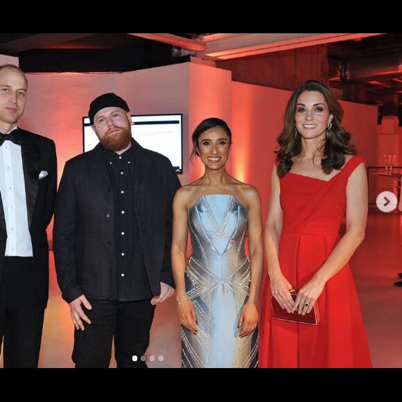 Kate Middleton avec le prince William et le chanteur Tom Walker au dîner de la Royal Foundation organisé le 15 novembre 2018 à Londres. 