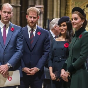 Le prince William, duc de Cambridge, le prince Harry, duc de Sussex et Meghan Markle (enceinte), duchesse de Sussex, Kate Catherine Middleton, duchesse de Cambridge - La famille royale d'Angleterre lors du service commémoratif en l'abbaye de Westminster pour le centenaire de la fin de la Première Guerre Mondiale à Londres. Le 11 novembre 2018.