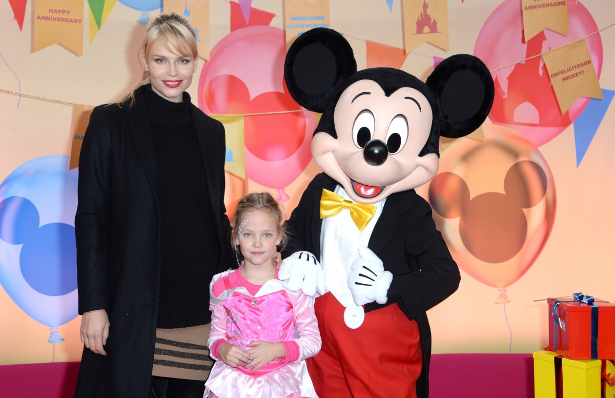 Photo Exclusif Natasha Poly et sa fille Aleksandra Christina Bakker Célébration des 90 ans