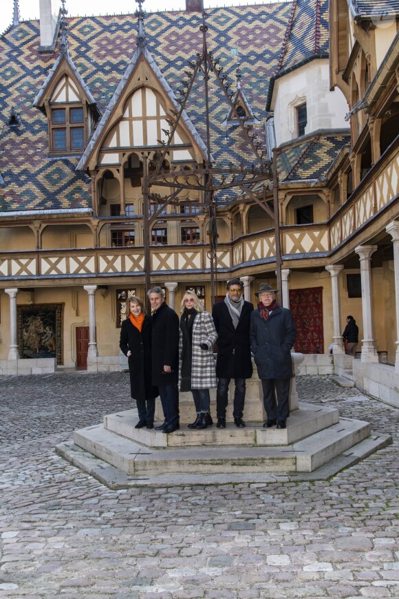 Nathalie Baye, Alain Suguenot, Emmanuelle Béart, Pascal Elbé et Erik Orsenna - 158ème vente aux enchères des vins des Hospices de Beaune, le 18 novembre 2018. © Pierre Perusseau/Bestimage