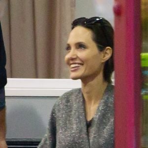 Exclusif - Angelina Jolie assiste, très souriante, à un cours de karaté de Vivienne à Los Angeles, le 19 novembre 2018