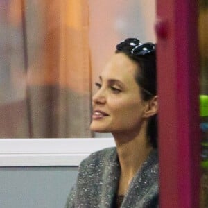 Exclusif - Angelina Jolie assiste, très souriante, à un cours de karaté de Vivienne à Los Angeles, le 19 novembre 2018