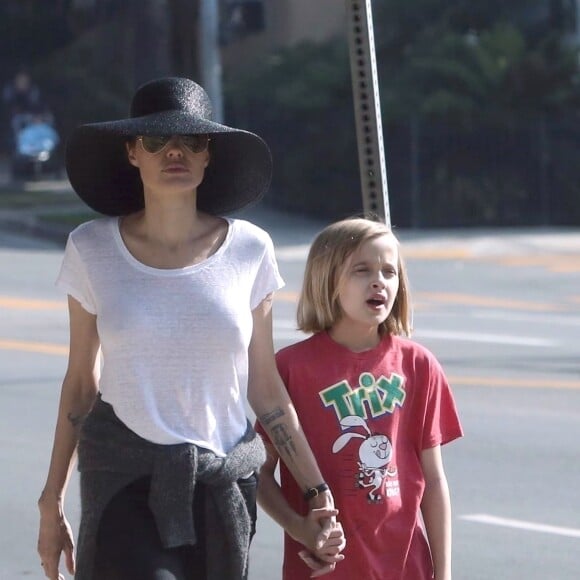 Exclusif - Angelina Jolie avec Vivienne à Los Angeles, le 17 novembre 2018