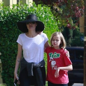 Exclusif - Angelina Jolie avec Vivienne à Los Angeles, le 17 novembre 2018