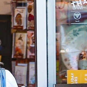 Exclusif - Sarah Michelle Gellar fait ses courses chez Bristol Farms à Santa Monica, Los Angeles, le 10 novembre 2018.