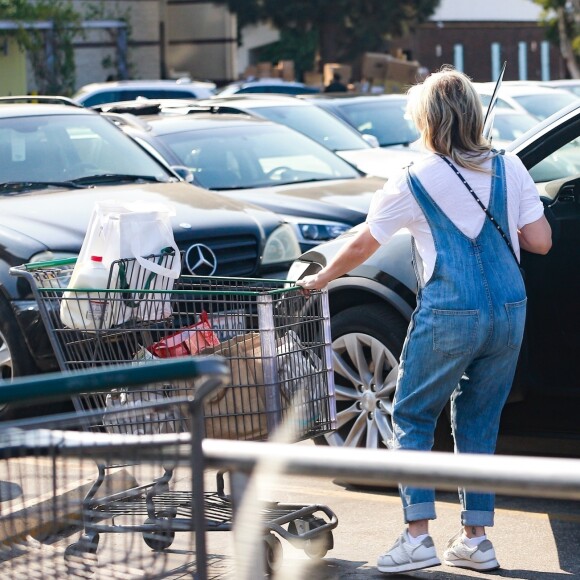 Exclusif - Sarah Michelle Gellar fait ses courses chez Bristol Farms à Santa Monica, Los Angeles, le 10 novembre 2018.