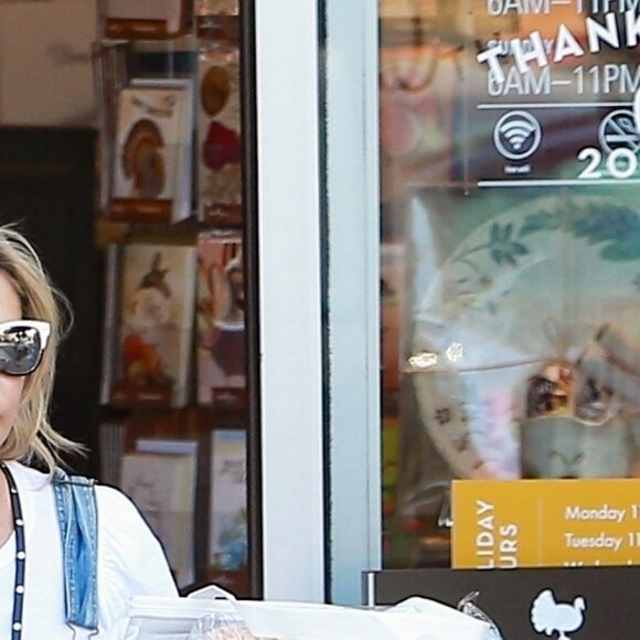 Exclusif - Sarah Michelle Gellar fait ses courses chez Bristol Farms à Santa Monica, Los Angeles, le 10 novembre 2018.