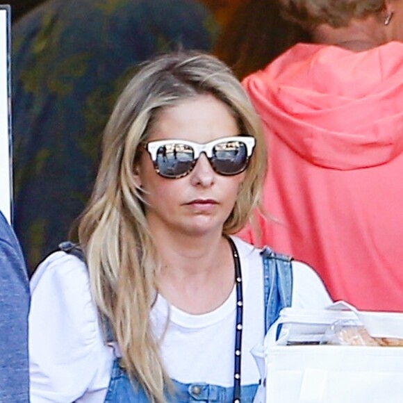 Exclusif - Sarah Michelle Gellar fait ses courses chez Bristol Farms à Santa Monica, Los Angeles, le 10 novembre 2018.