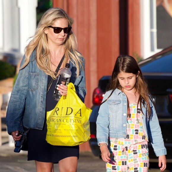 Exclusif - Sarah Michelle Gellar et sa fille Charlotte Prinze sont allées faire du shopping à Los Angeles, le 29 août 2018.