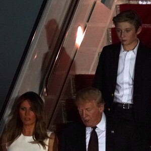 Donald, Melania et Barron Trump arrivent en Floride pour les fêtes de Thanksgiving, le 20 novembre 2018.