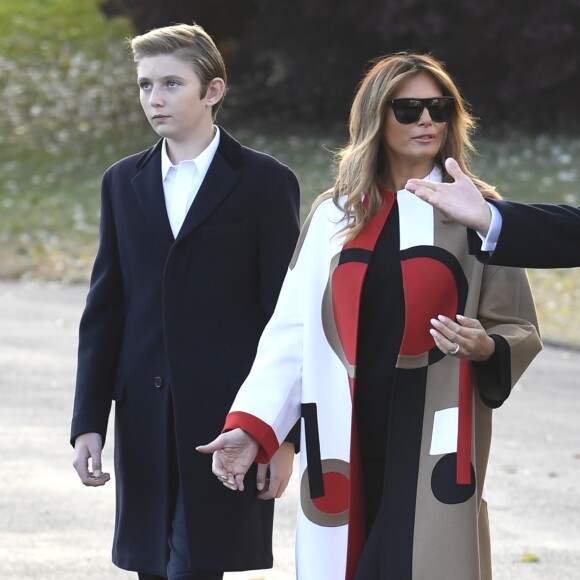 Donald, Melania et Barron Trump quittent la Maison-Blanche pour se rendre en Floride pour les fêtes de Thanksgiving, le 20 novembre 2018.