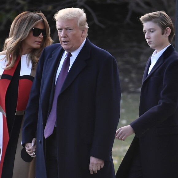 Donald, Melania et Barron Trump quittent la Maison-Blanche pour se rendre en Floride pour les fêtes de Thanksgiving, le 20 novembre 2018.