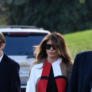 Donald, Melania et Barron Trump quittent la Maison-Blanche pour se rendre en Floride pour les fêtes de Thanksgiving, le 20 novembre 2018.