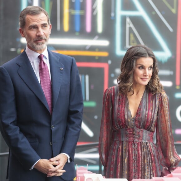 Le roi Felipe VI et la reine Letizia d'Espagne à l'ambassade d'Espagne à l'occasion de leur visite officielle à Lima au Pérou le 13 novembre 2018.