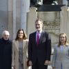 La reine Letizia d'Espagne portait une robe à carreaux Pedro Del Hierro le 19 novembre 2018 pour célébrer avec le roi Felipe VI le bicentenaire du musée du Prado, à Madrid, et inaugurer l'exposition événement créée pour l'occasion.