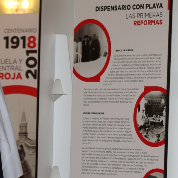 La reine Letizia d'Espagne, en haut Hugo Boss et jupe Carolina Herrera, lors du 100e anniversaire de l'école d'infirmières et de l'hôpital central de la Croix-Rouge espagnole, le 20 novembre 2018 au Cercle des Beaux-Arts à Madrid.