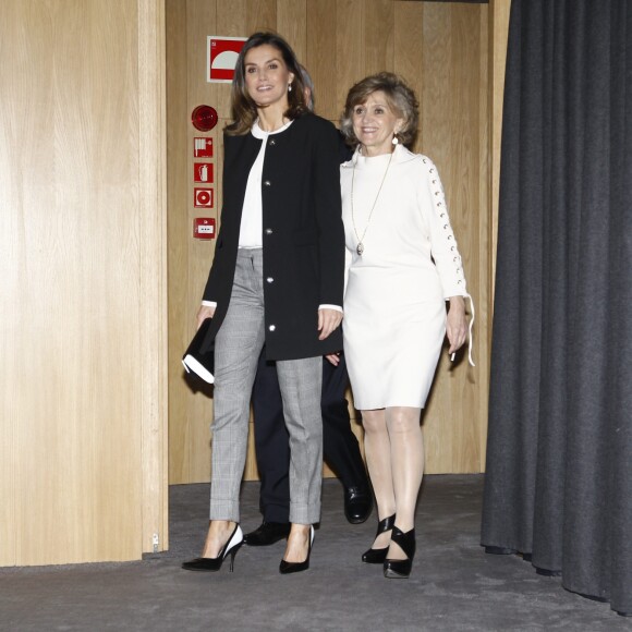 La reine Letizia d'Espagne lors du 10e anniversaire des Prix de l'intégration BBVA, le 22 novembre 2018 au siège de l'organisme bancaire à Madrid.