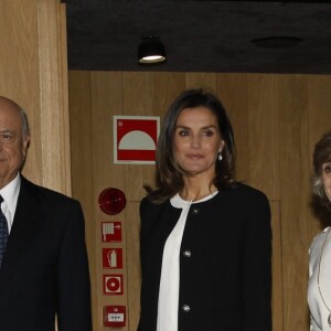 La reine Letizia d'Espagne lors du 10e anniversaire des Prix de l'intégration BBVA, le 22 novembre 2018 au siège de l'organisme bancaire à Madrid.