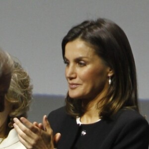 La reine Letizia d'Espagne lors du 10e anniversaire des Prix de l'intégration BBVA, le 22 novembre 2018 au siège de l'organisme bancaire à Madrid.