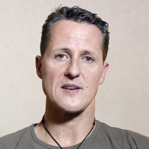 Michael Schumacher filmé deux mois avant son accident de ski, répondant à dix questions de fans.