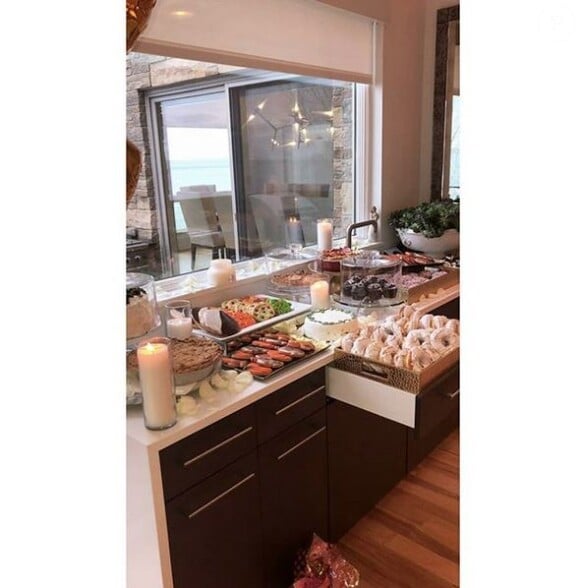 Khloé Kardashian, Tristan Thompson et leur fille True fêtent Thanksgiving. Novembre 2018.