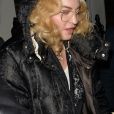 Exclusif - Madonna est allée diner au Soho House avec une de ses petites jumelles à Londres. Les autres enfants de Madonna sont sortis séparément du restaurant un peu avant. La petite fille porte une perruque rose. Le 30 octobre 2018.