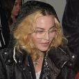 Exclusif - Madonna est allée diner au Soho House avec une de ses petites jumelles à Londres. Les autres enfants de Madonna sont sortis séparément du restaurant un peu avant. La petite fille porte une perruque rose. Le 30 octobre 2018.