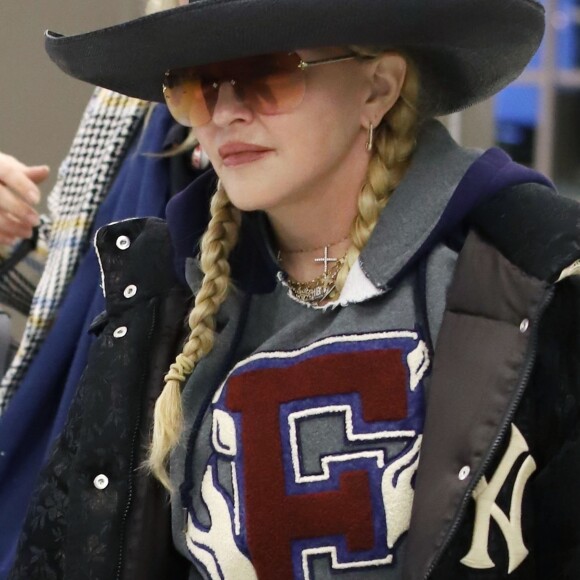 Madonna à l'aéroport de JFK à New York pour prendre l'avion, le 16 octobre 2018.